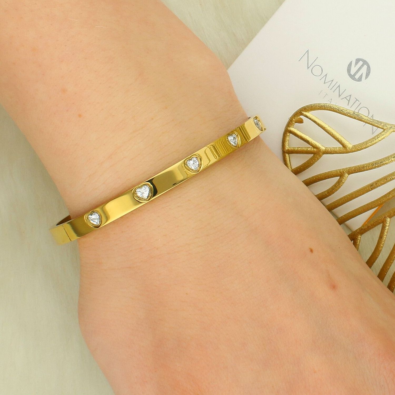 Sztywna bransoletka Nomination Pretty Bangles stalowa z białym sercem z cyrkonii 029530 020d.jpg